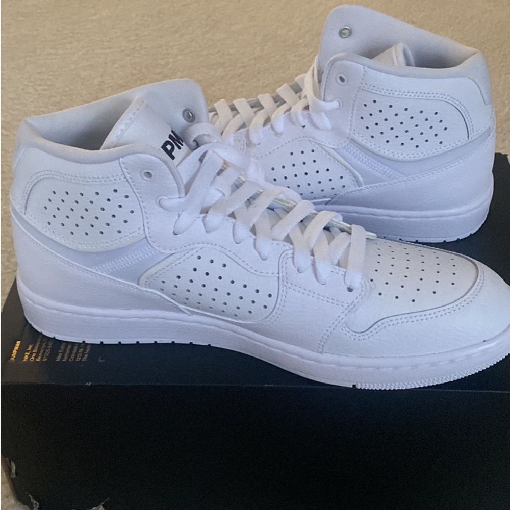 Never Worn Men’s/Boys Jordan Access Perfect Casual Shoe for middle schooler